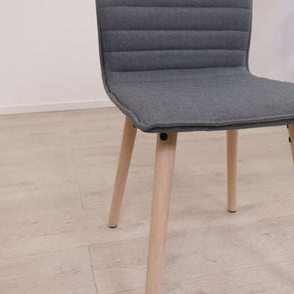 Karla spisestol, grå stoff