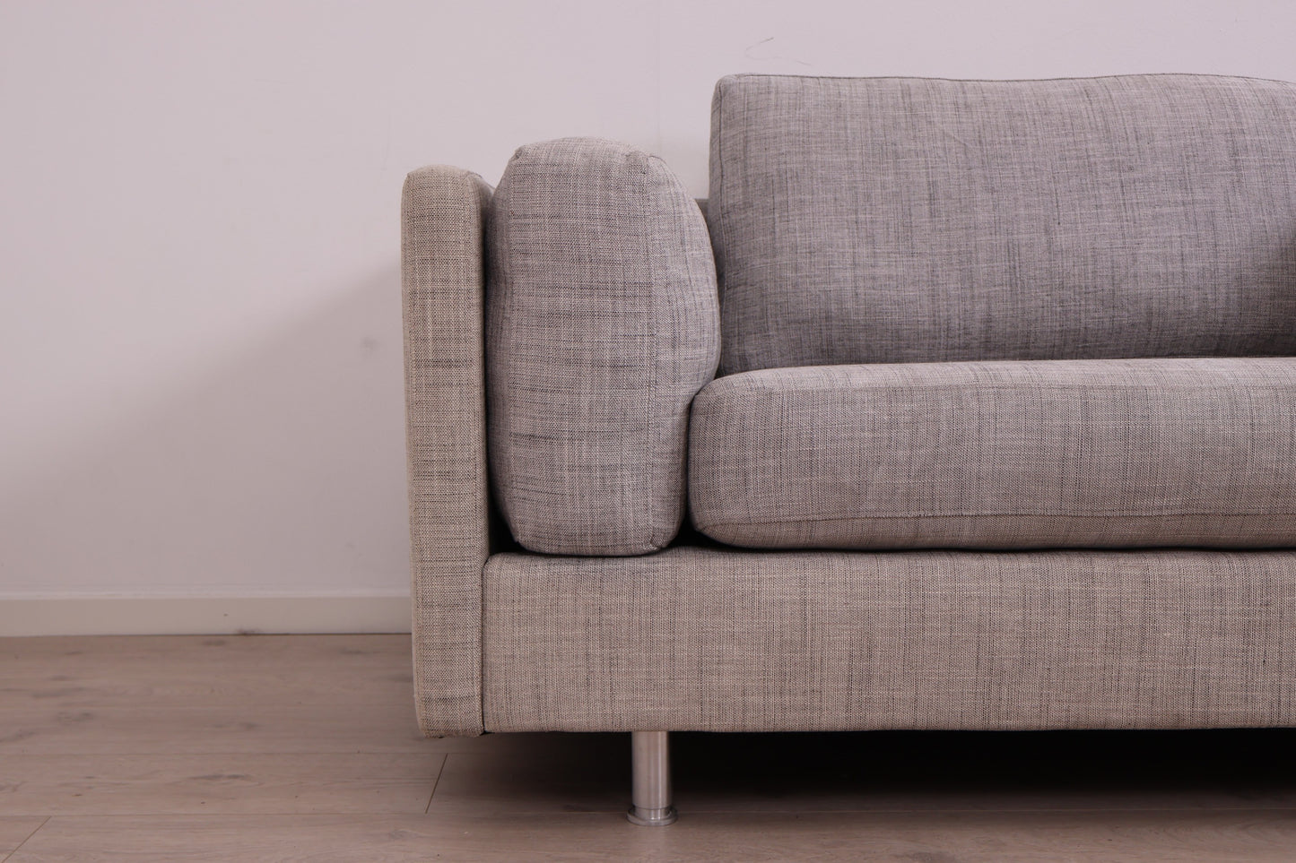 Nyrenset | Lys grå Saxo Living 3-seter sofa