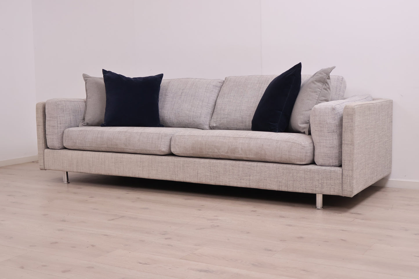 Nyrenset | Lys grå Saxo Living 3-seter sofa