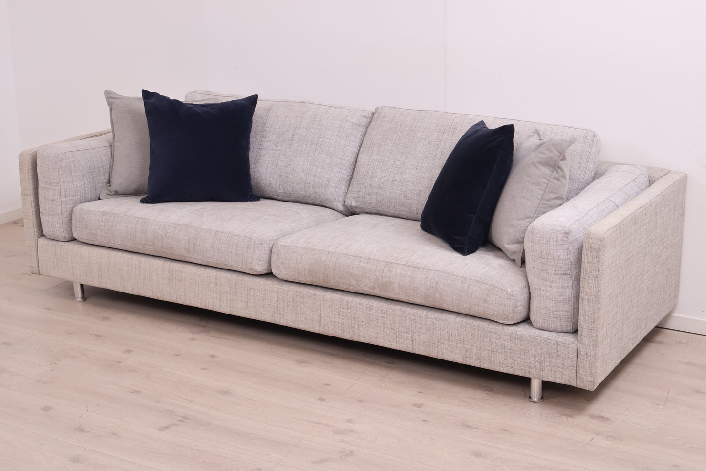 Nyrenset | Lys grå Saxo Living 3-seter sofa