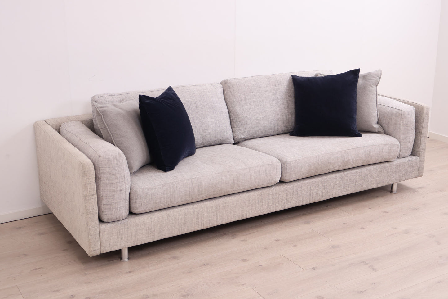 Nyrenset | Lys grå Saxo Living 3-seter sofa