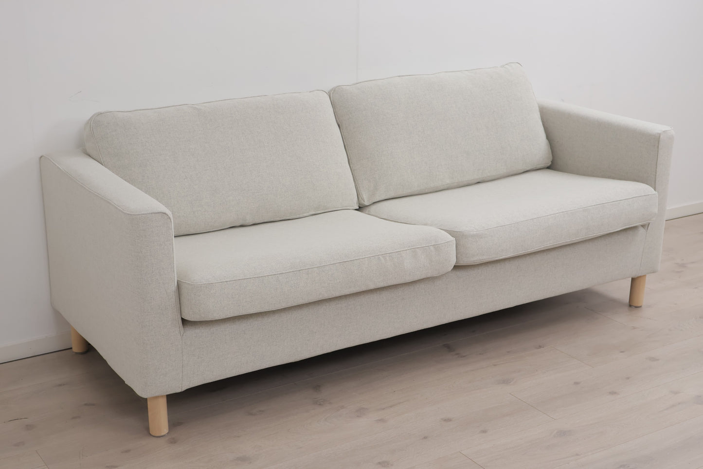 Nyrenset | Lys grå IKEA Pärup 3-seter sofa