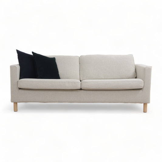 Nyrenset | Lys grå IKEA Pärup 3-seter sofa