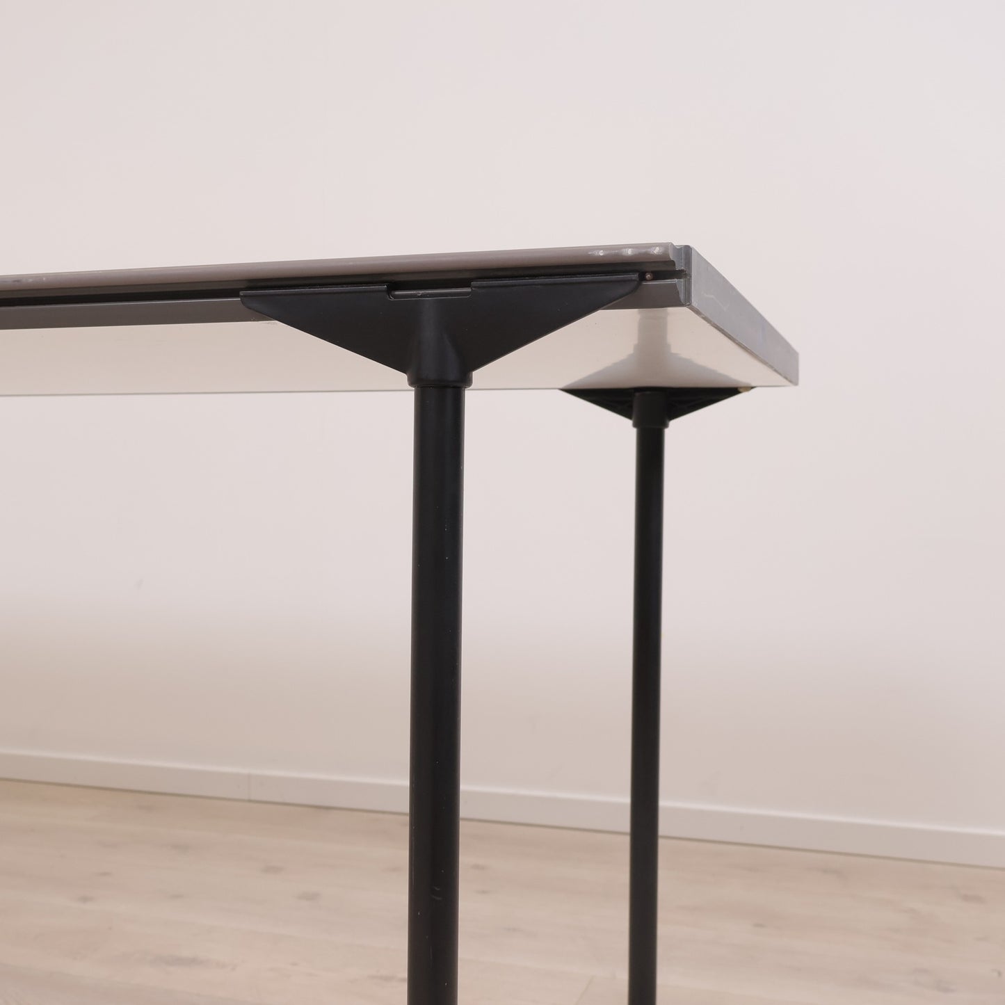 Kvalitetssikret | Fritz Hansen skrivebord/arbeidsbord, 270x61 cm