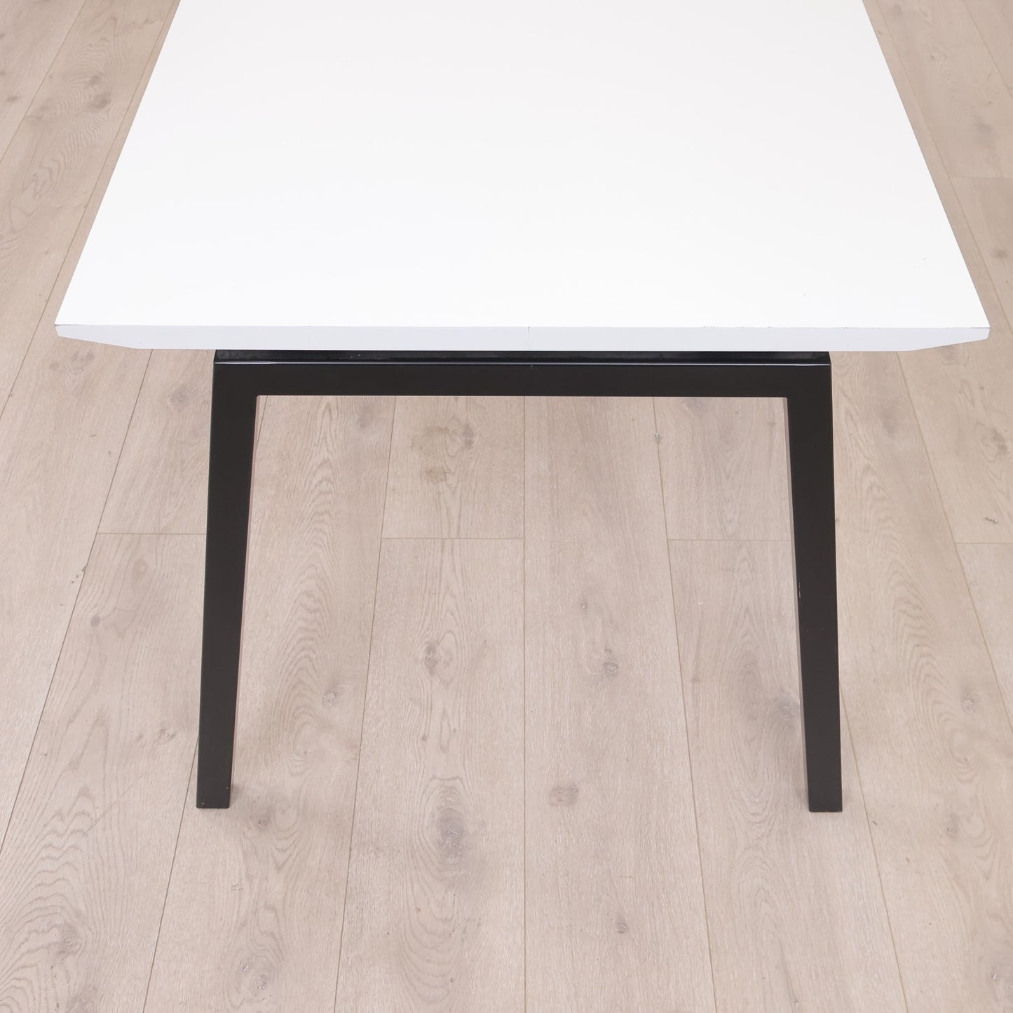 Kvalitetssikret | Euklides skrivebord i hvit/sort. 160x80 cm