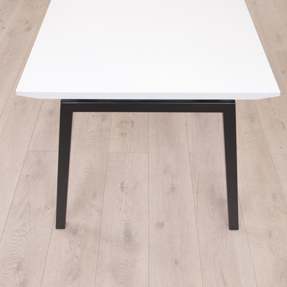 Kvalitetssikret | Euklides skrivebord i hvit/sort. 160x80 cm