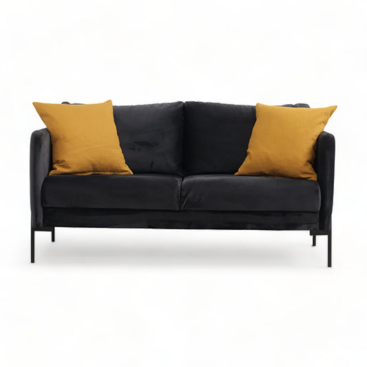 Nyrenset | Sort Kingsley 2-seter sofa i velur