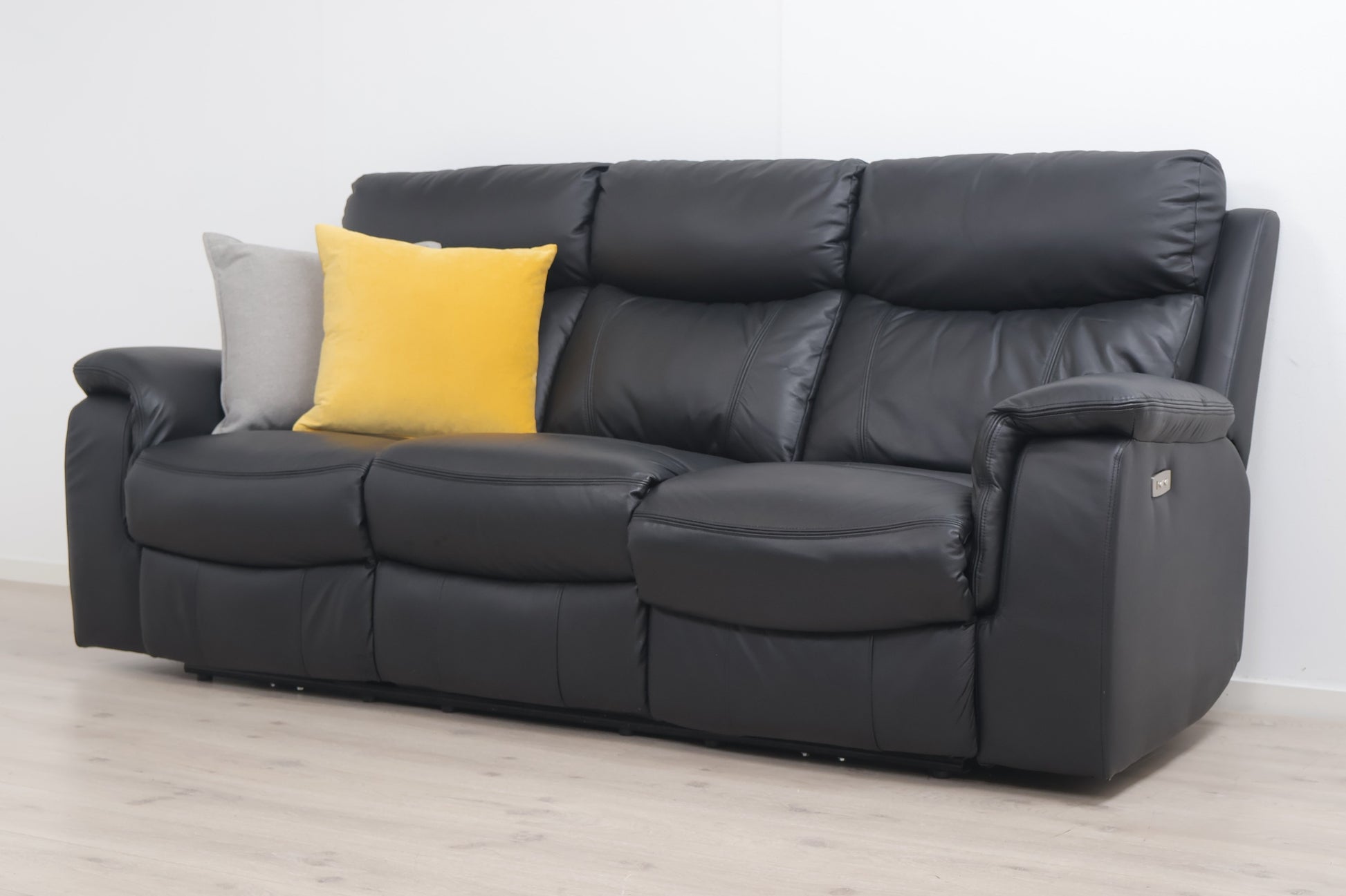 Nyrenset | Sort Mayfield 3-seter sofa med recliner