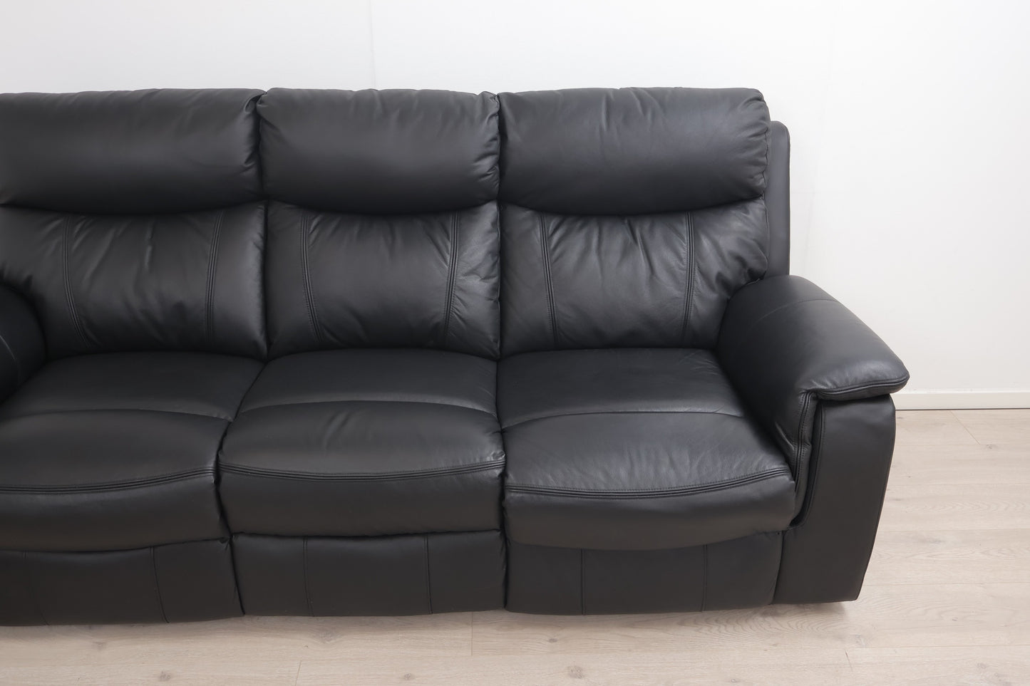 Nyrenset | Sort Mayfield 3-seter sofa med recliner