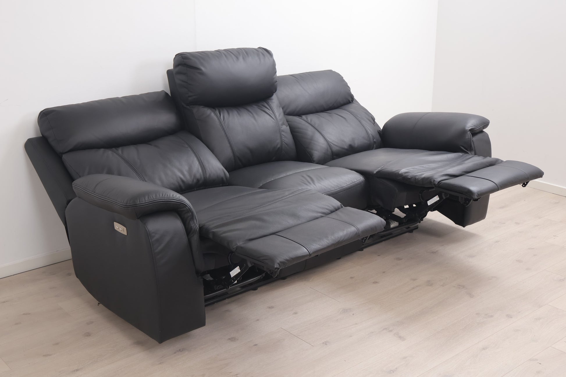 Sofa med recliner hotsell