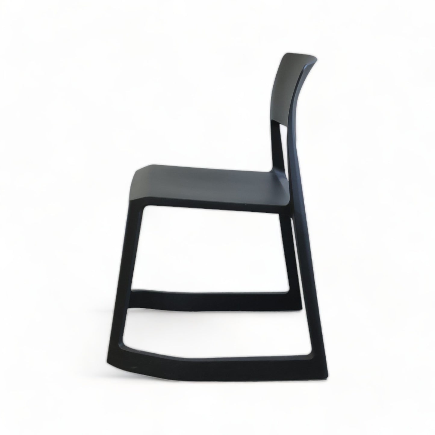 Vitra | Sort TipTon stol designet av Barber og Osgerby