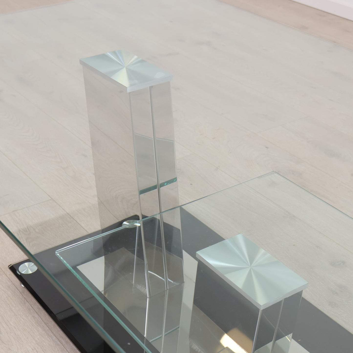 Elegant sidebord i glass