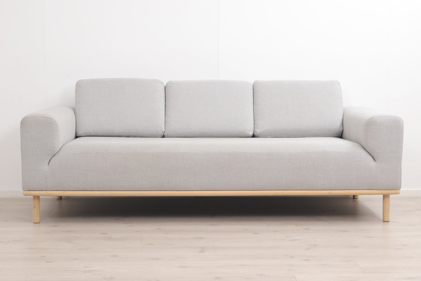 Nyrenset | Lys grå Vilmar 3-seter sofa fra Sofacompany