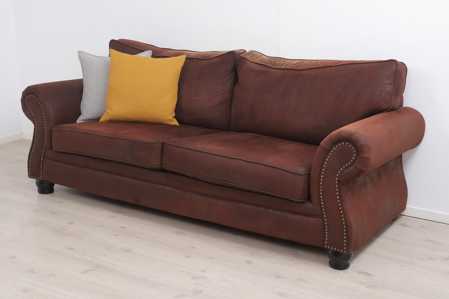 Nyrenset | Brun 3-seter sofa i semsket skinn