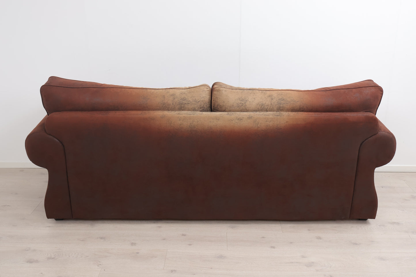 Nyrenset | Brun 3-seter sofa i semsket skinn