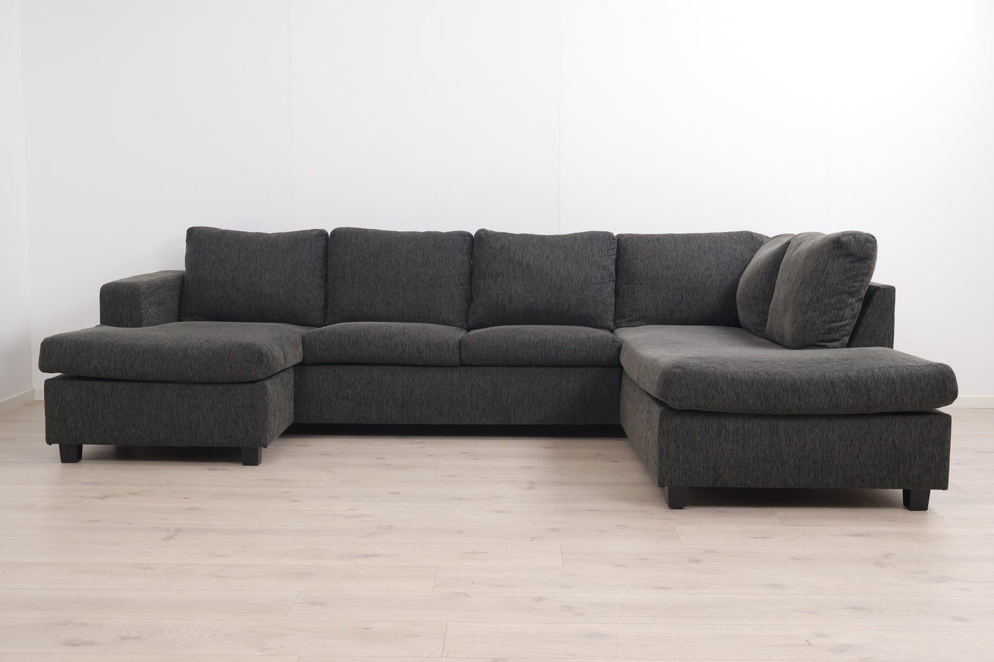 Nyrenset | Mørk grønn u-sofa med sjeselong
