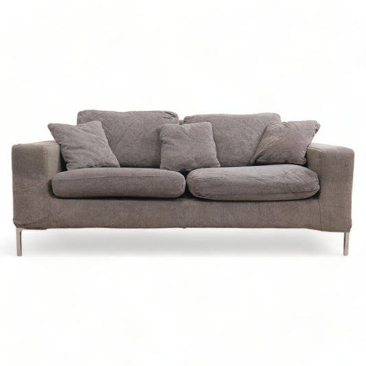 Nyrenset | Grå 2-seter sofa med bein i krom