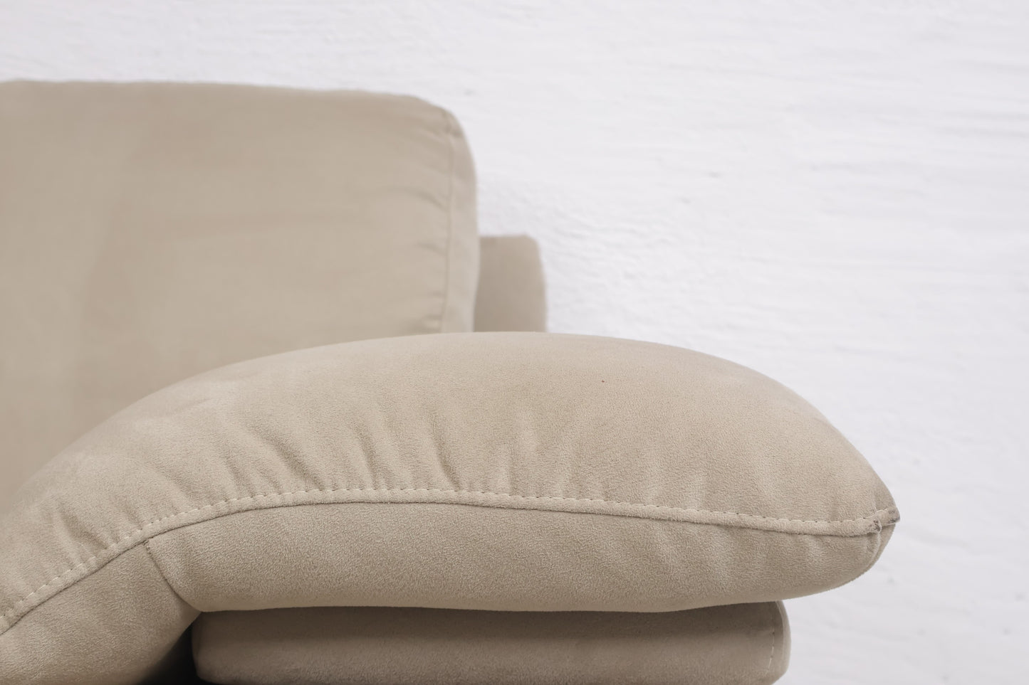 Nyrenset | Grå/beige Natuzzi Plaza 2-seter sofa