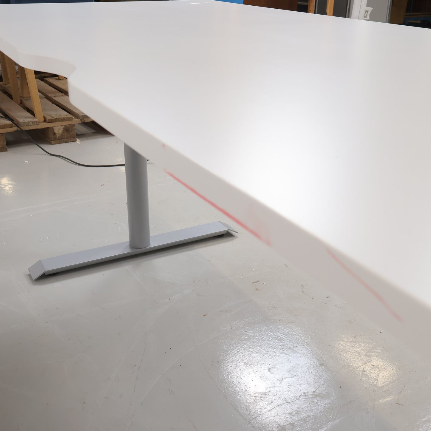Pent brukt | Elementa E1, elektrisk hev/senk skrivebord. 240 cm