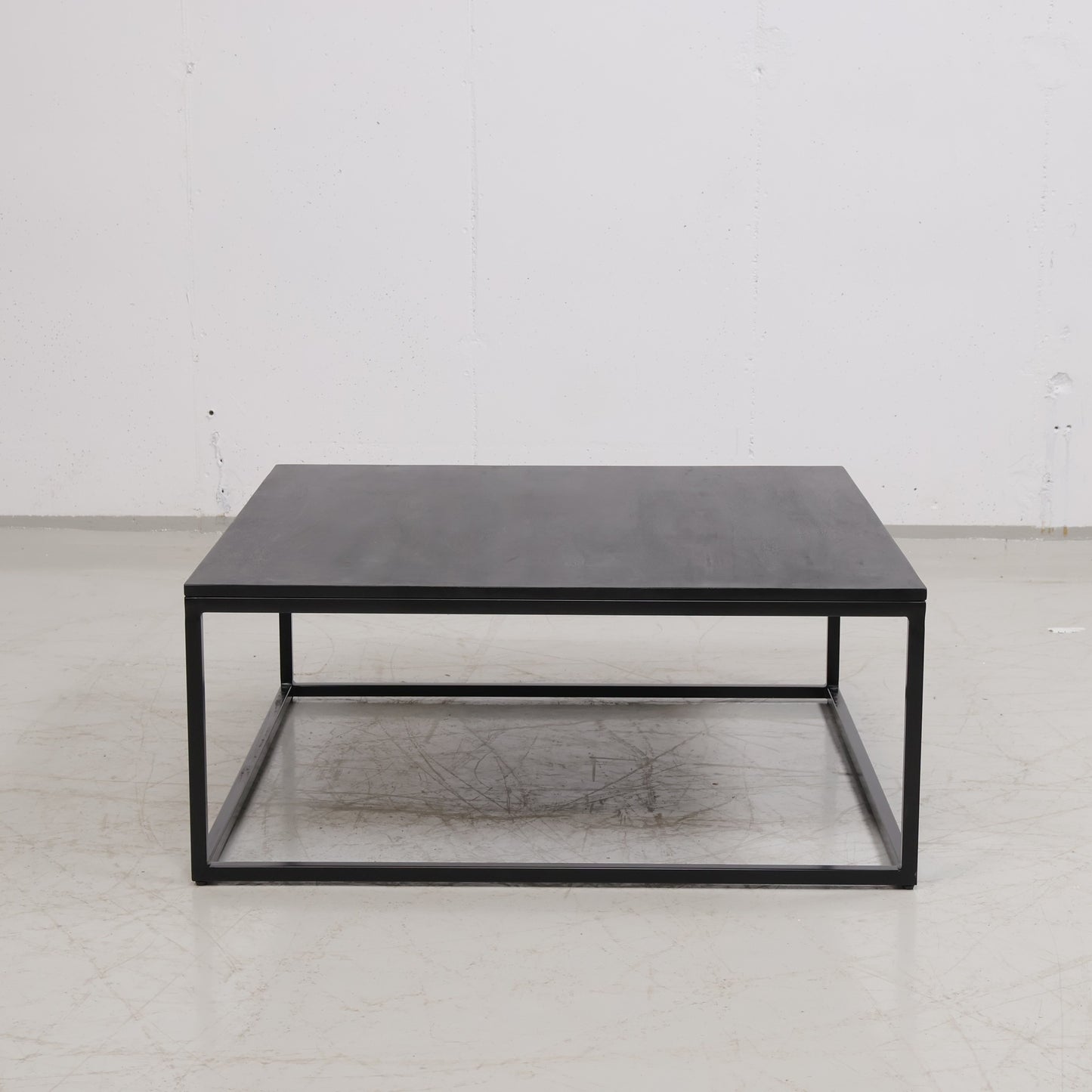 Utmerket tilstand | Moderne sofabord i minimalistisk design, 92x92x40