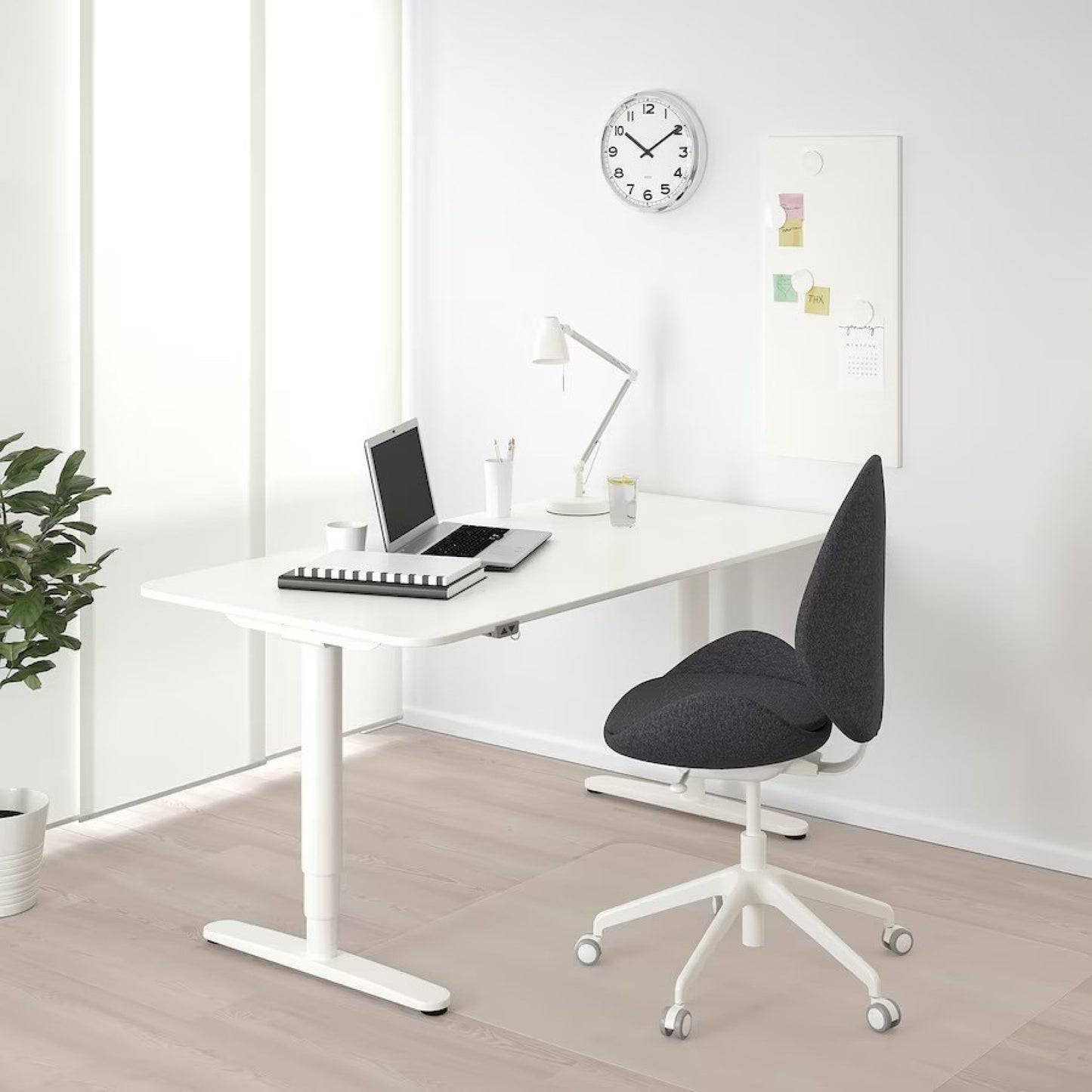 Pent brukt | 160×80, IKEA Bekant elektrisk hev/senk skrivebord, helhvit
