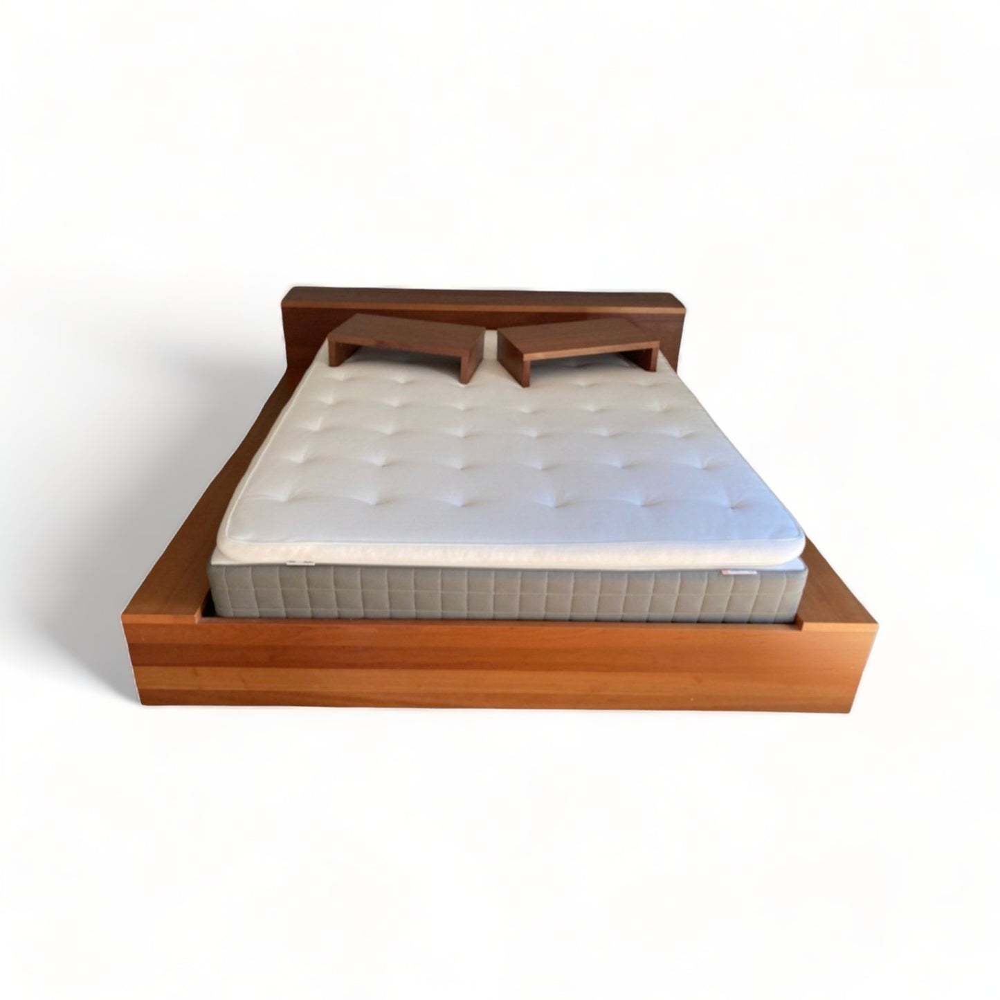 Nyrenset | Elegant seng med treramme og lagring, 240x200