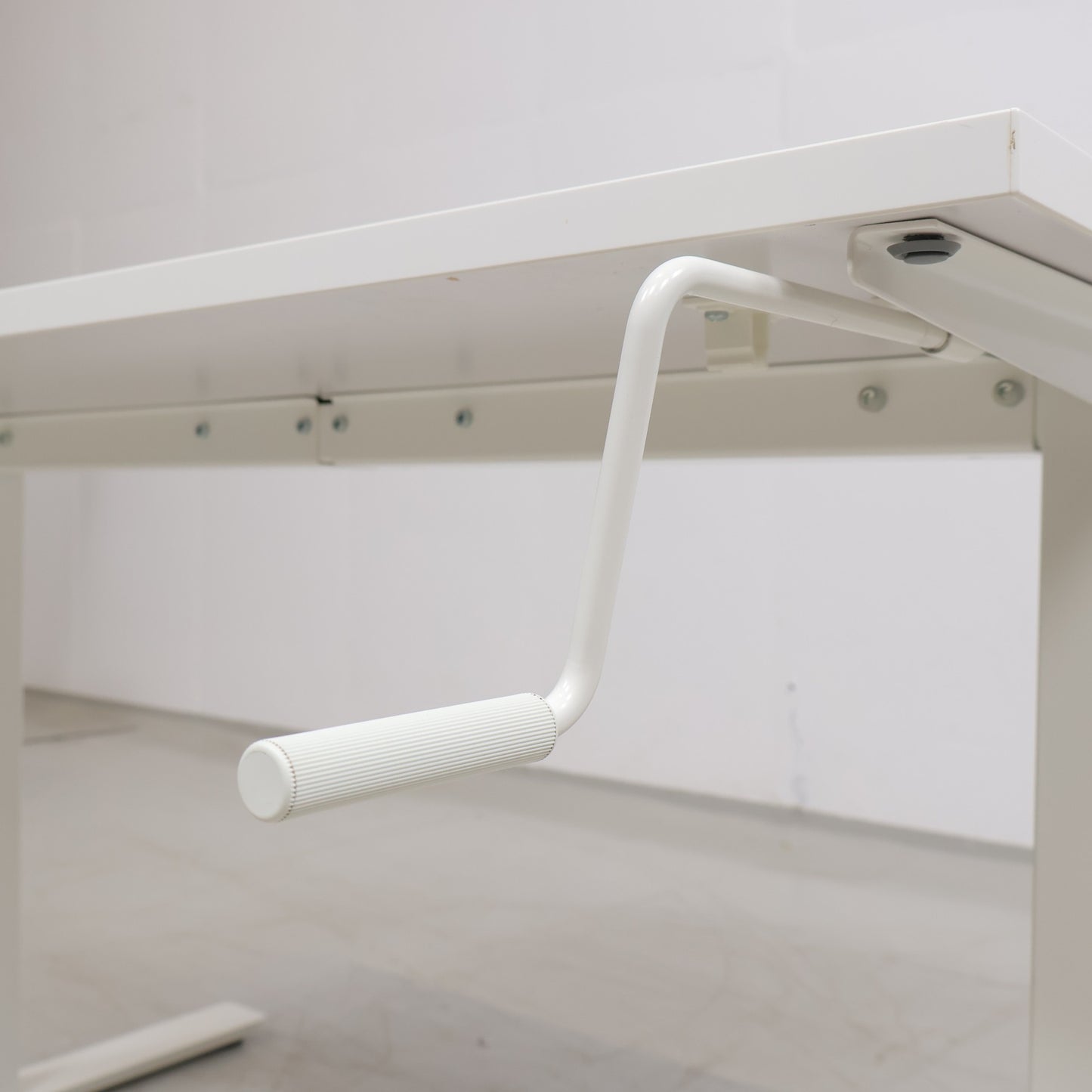 Nyrenset | IKEA Trotten/Skarsta manuell hev/senk skrivebord