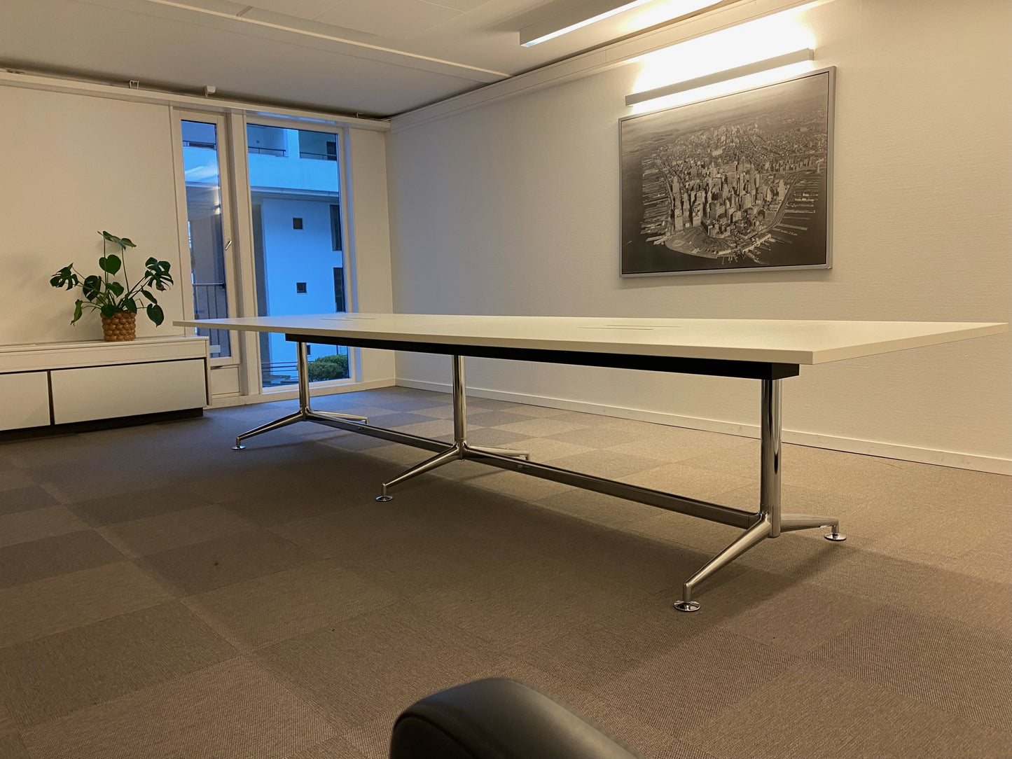 Nyrenset | 400x120 cm, møtebord i fargen hvit