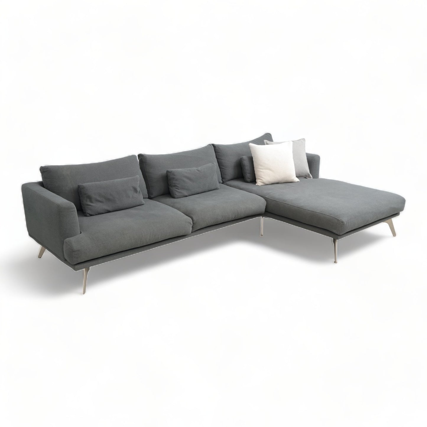 Nyrenset | 4-seter sofa med sjeselong