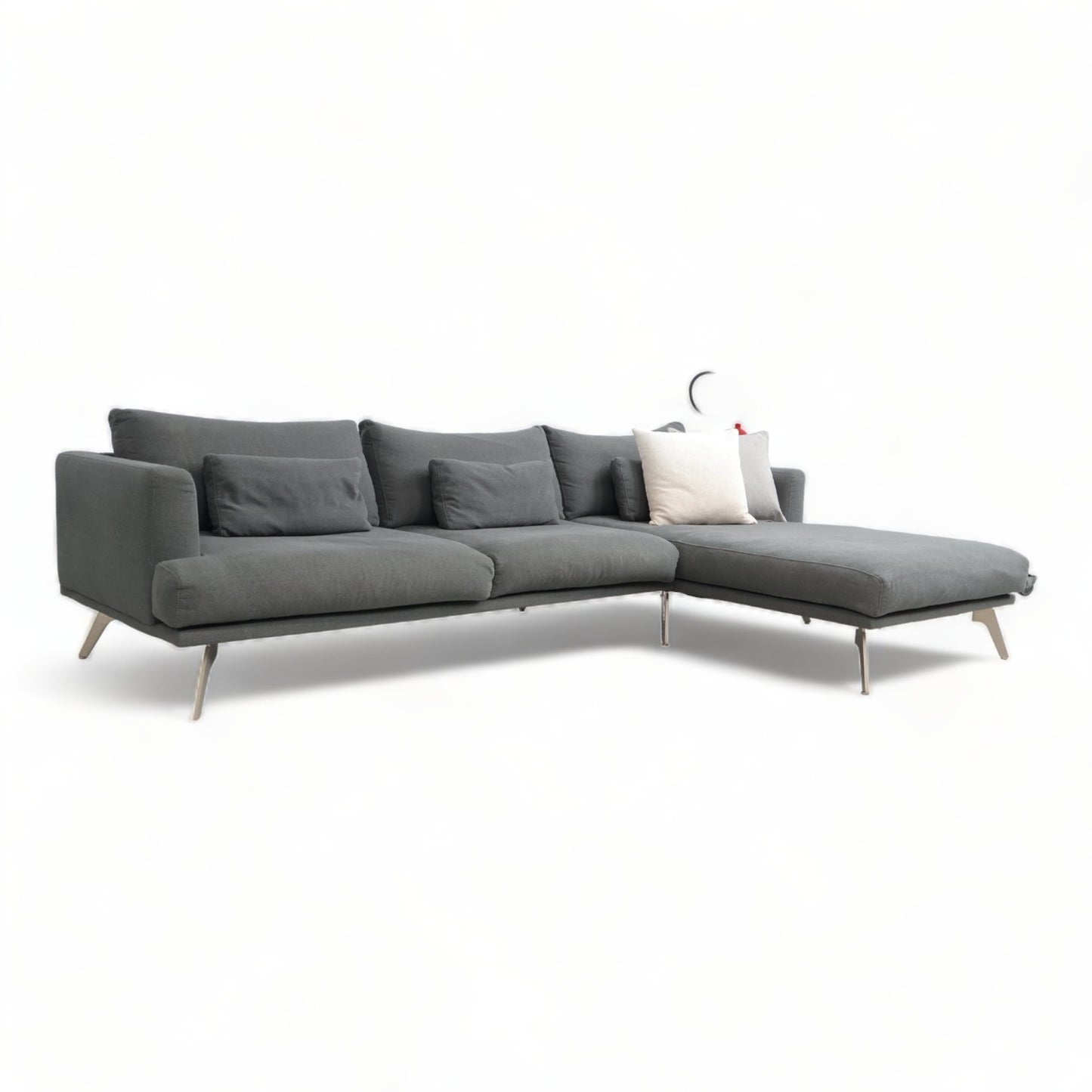 Nyrenset | 4-seter sofa med sjeselong