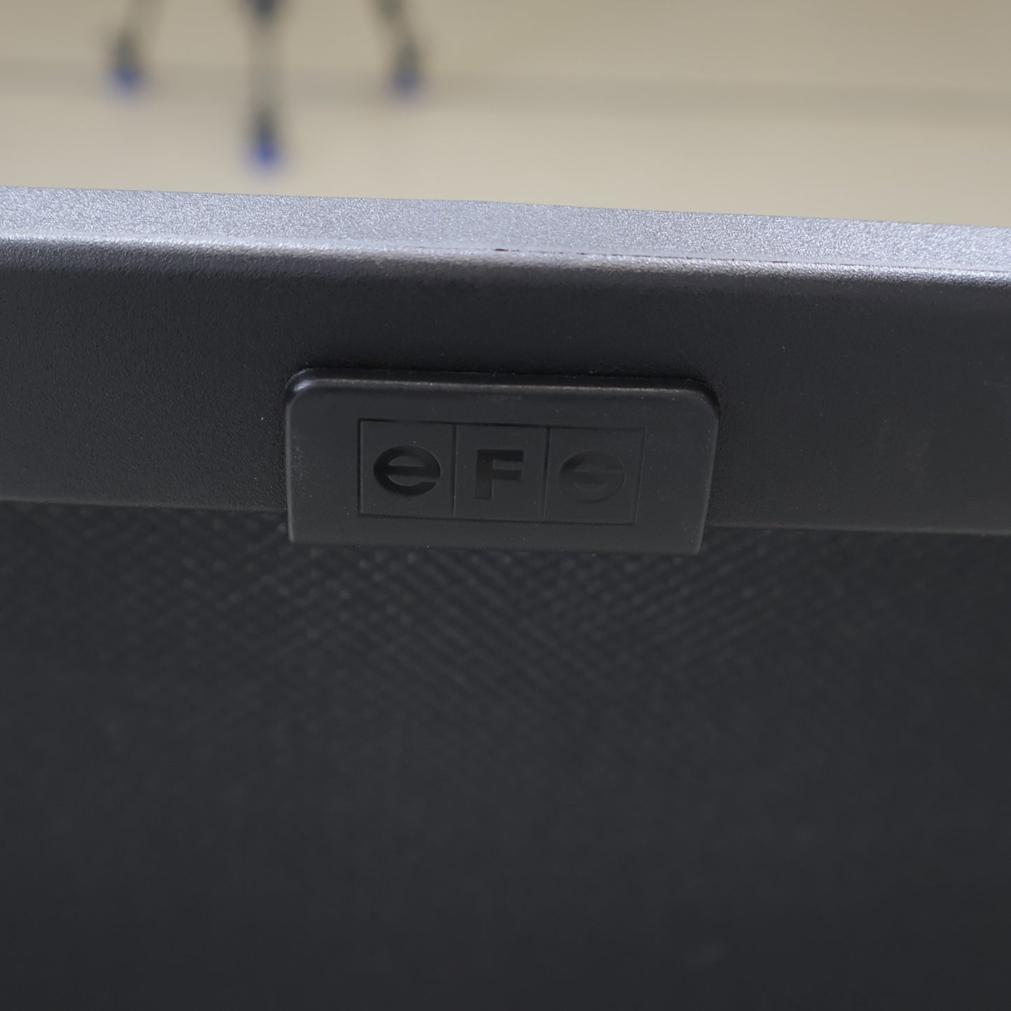 Nyrenset | sort EFG kontorstol med mesh-rygg
