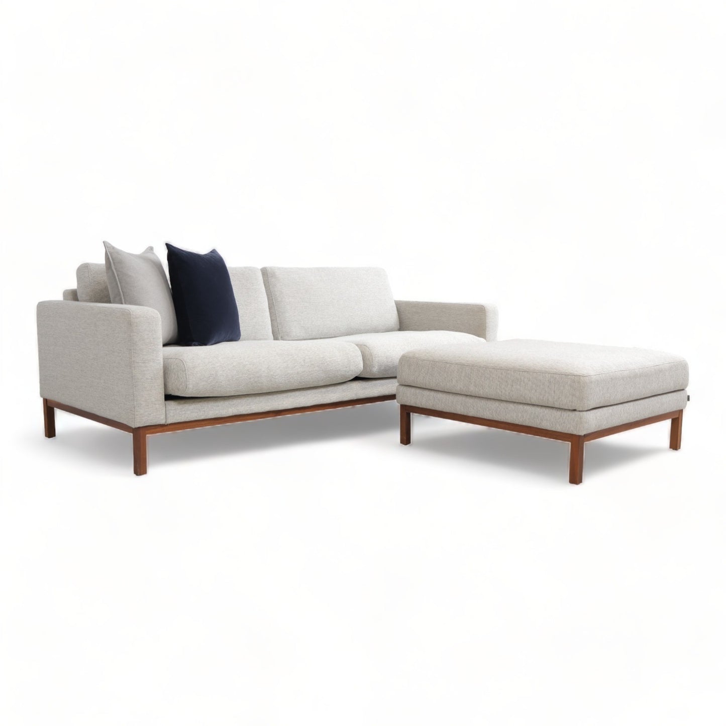 Nyrenset | Lys grå Bolia North 3-seter sofa med puff - Secundo