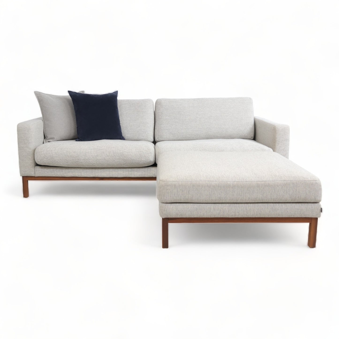 Nyrenset | Lys grå Bolia North 3-seter sofa med puff - Secundo