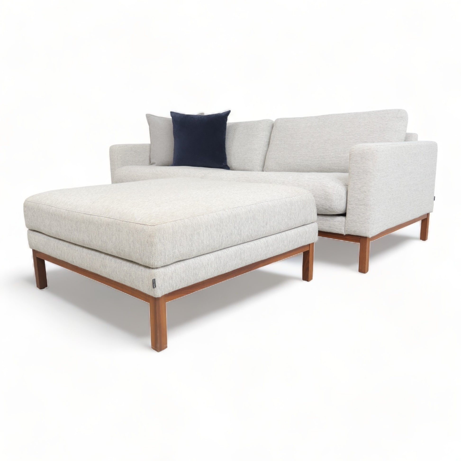 Nyrenset | Lys grå Bolia North 3-seter sofa med puff - Secundo