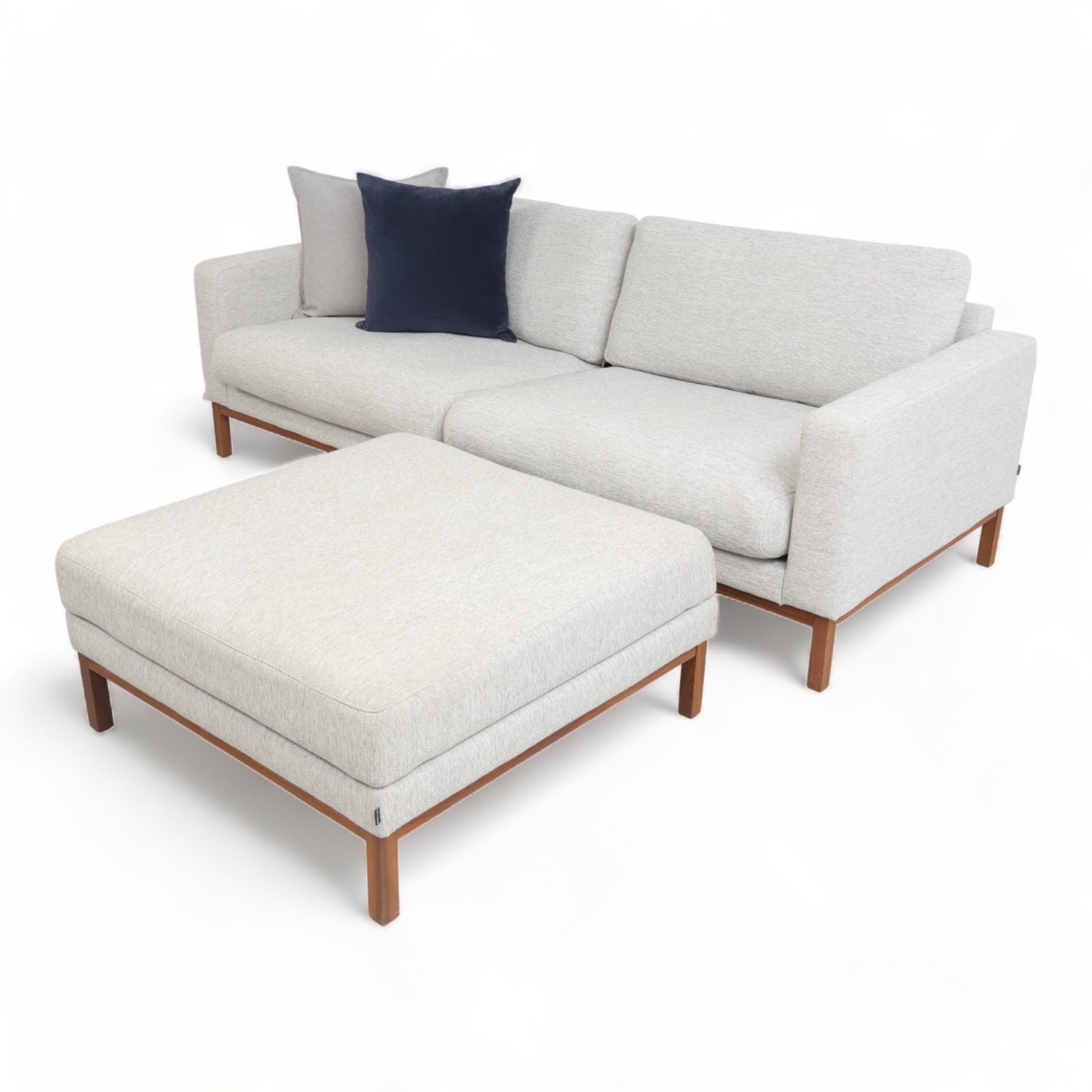 Nyrenset | Lys grå Bolia North 3-seter sofa med puff - Secundo