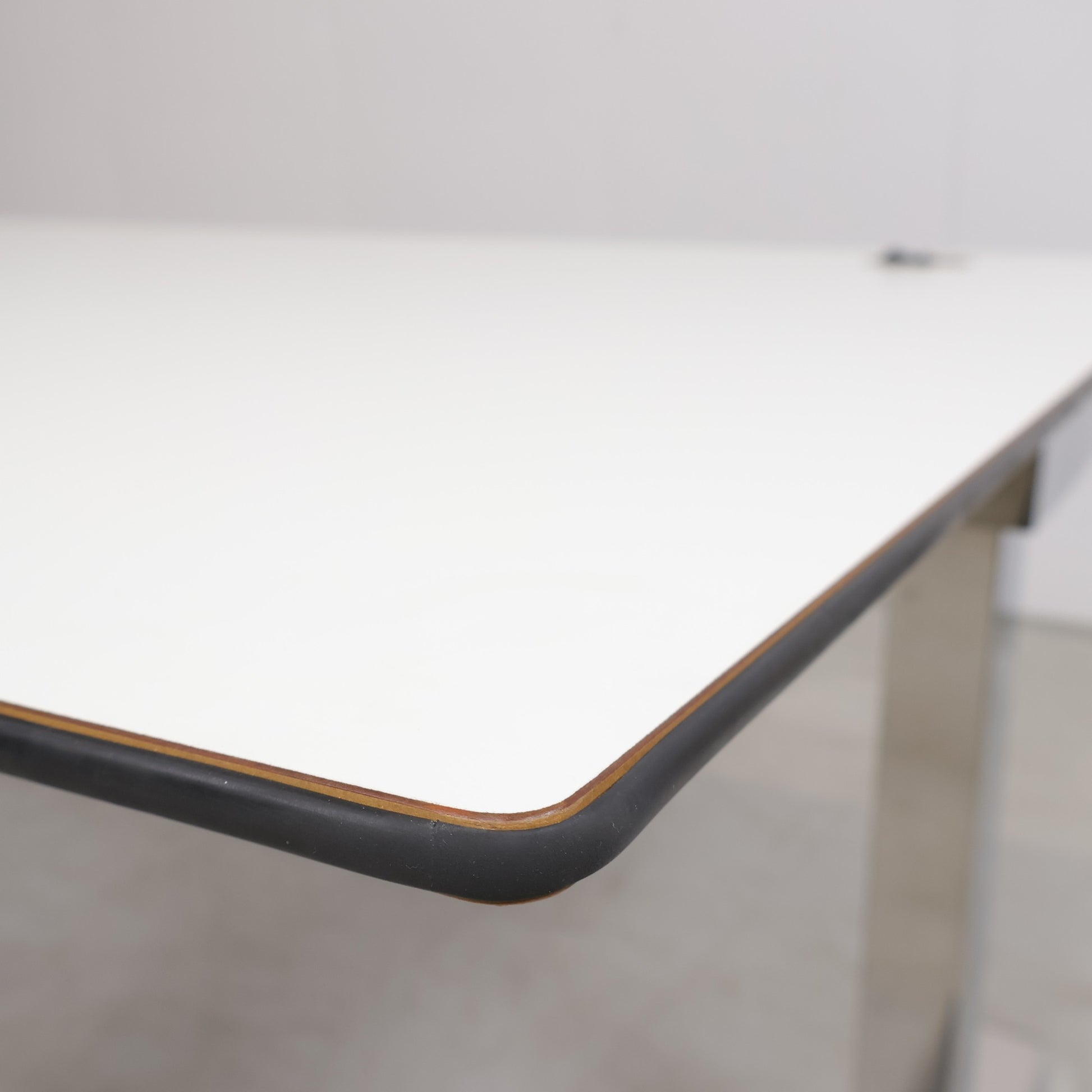 Kvalitetssikret | Elektrisk hev/senk skrivebord. 180×120 cm - Secundo