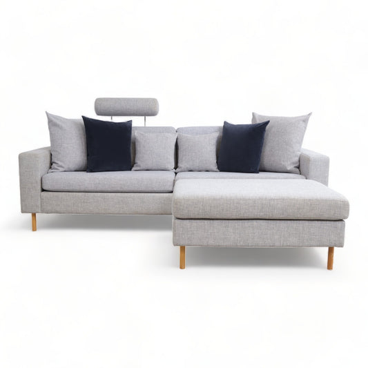 Nyrenset | Lys grå Bolia Scandinavia 3-seter sofa med puff - Secundo