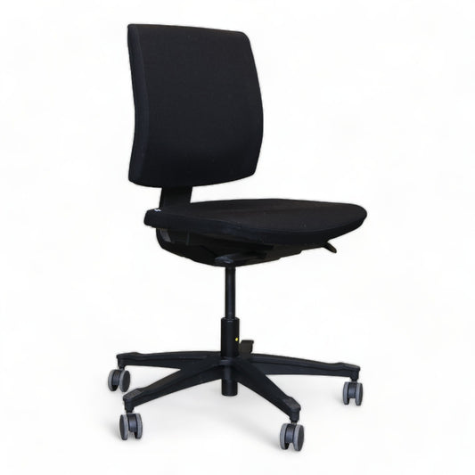 Nyrenset | EFG One kontorstol i fargen sort