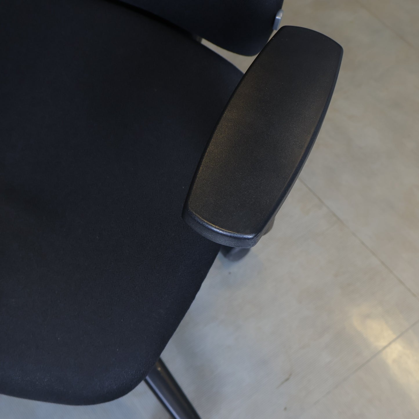 Nyrenset | Sitland kontorstol i fargen sort