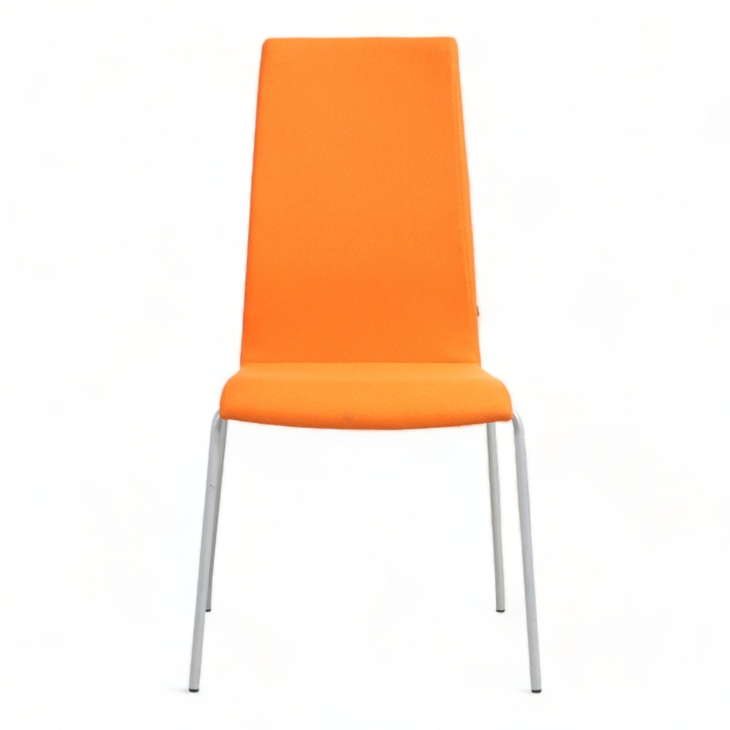 Nyrenset | ScanSørlie stol med oransje trekk