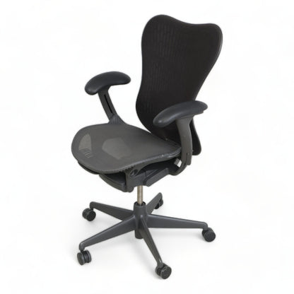 Mirra 2 kontorstol fra Herman Miller, svart