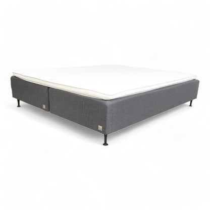 Nyrenset | Grå Odel rammemadrass med overmadrass