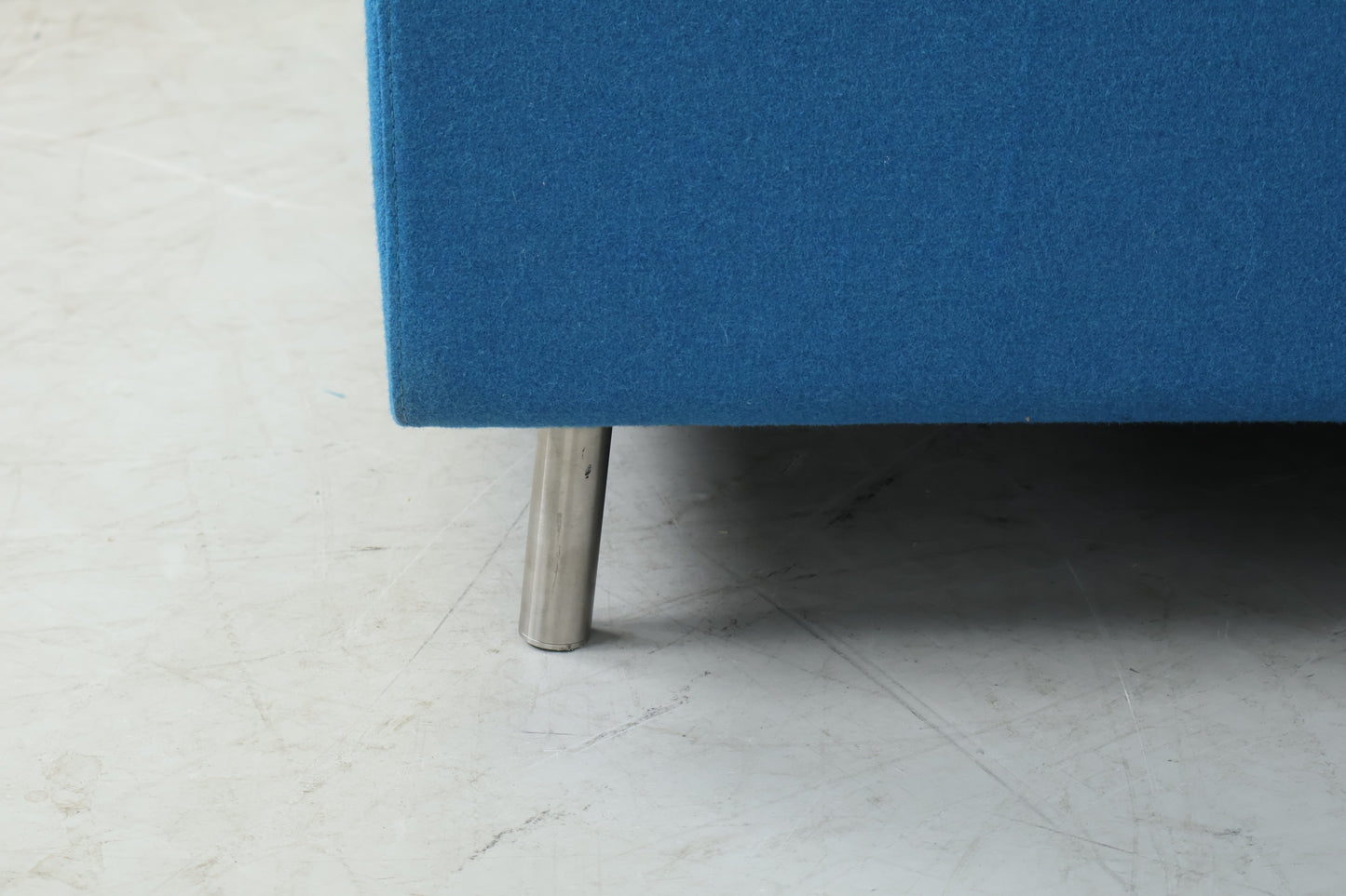 Nyrenset | Blå Bolia Scandinavia sofa med sjeselong i ull