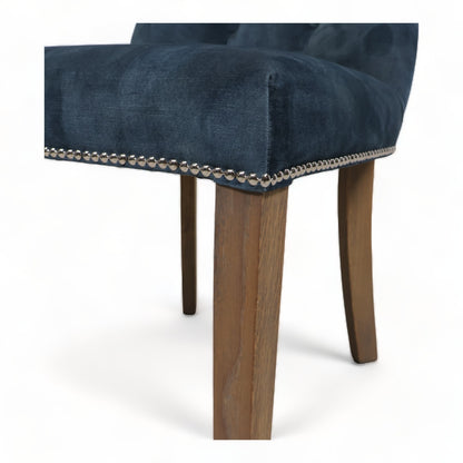 Nyrenset | Moderne stoler i velur fra A-Møbler