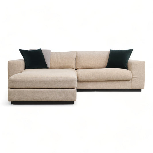 Nyrenset | Bolia Sepia 3-seter sofa med puff