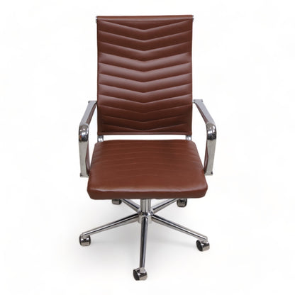 Nyrenset | Moderne kontorstol i brunt imitert skinn