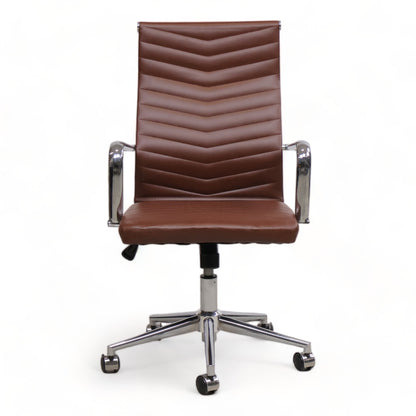 Nyrenset | Moderne kontorstol i brunt imitert skinn