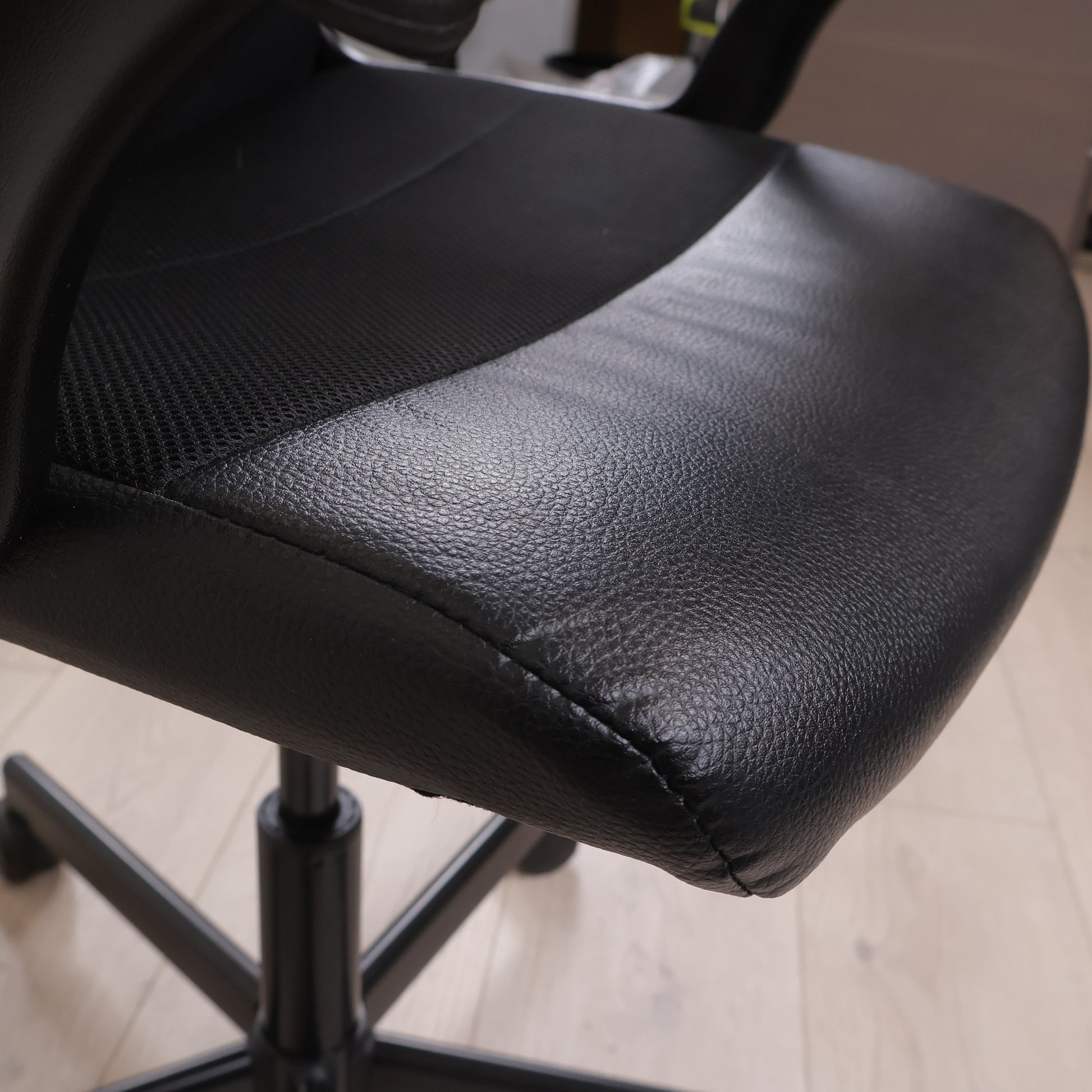 Nyrenset | IKEA Fingal sort kontorstol