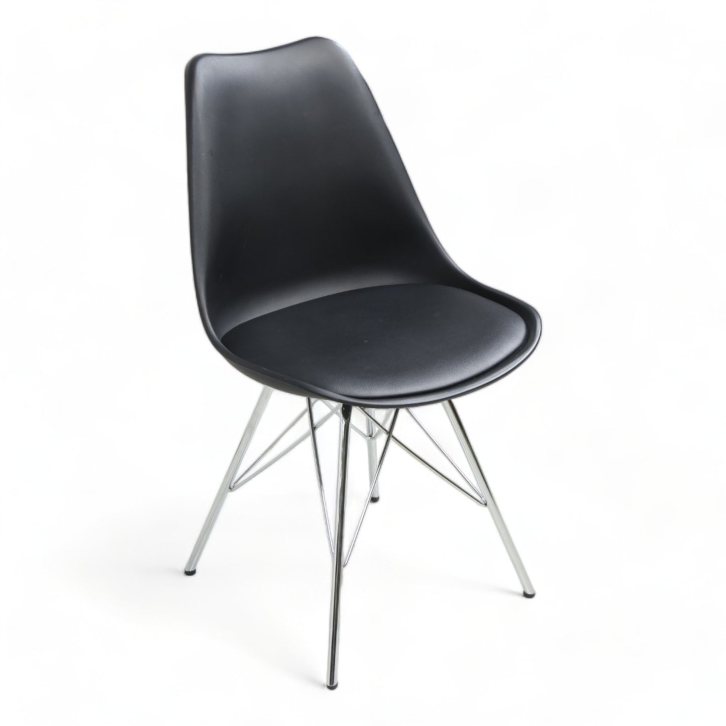 Kvalitetssikret | Moderne, sort spisestoler fra Nordic Furniture Group