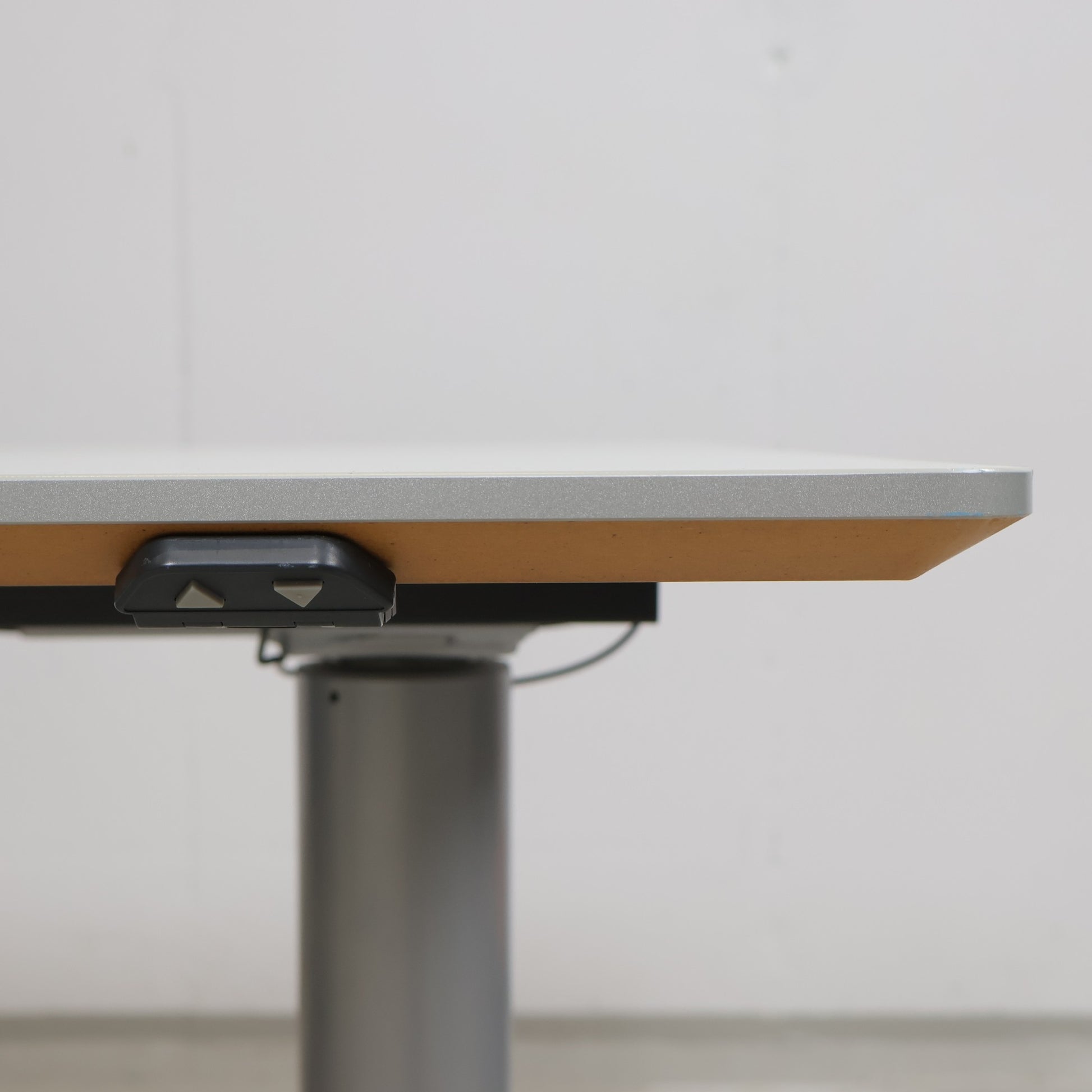 Kvalitetssikret | 180x80 cm, DUBA B8 elektrisk hev/senk skrivebord